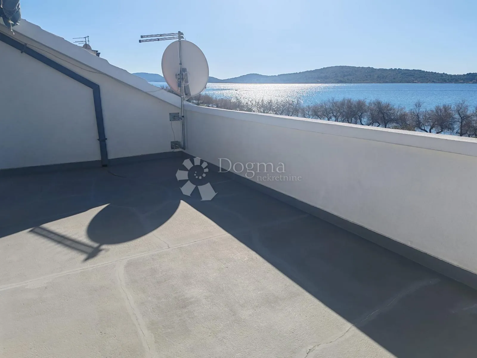 srima - atraktivna kuća u prvom redu do plaže s predivnim vrtom - slika 30