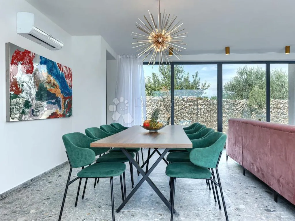 moderna vila s bazenom i solarnim sustavom u okolici loborike, blizu pule - slika 12