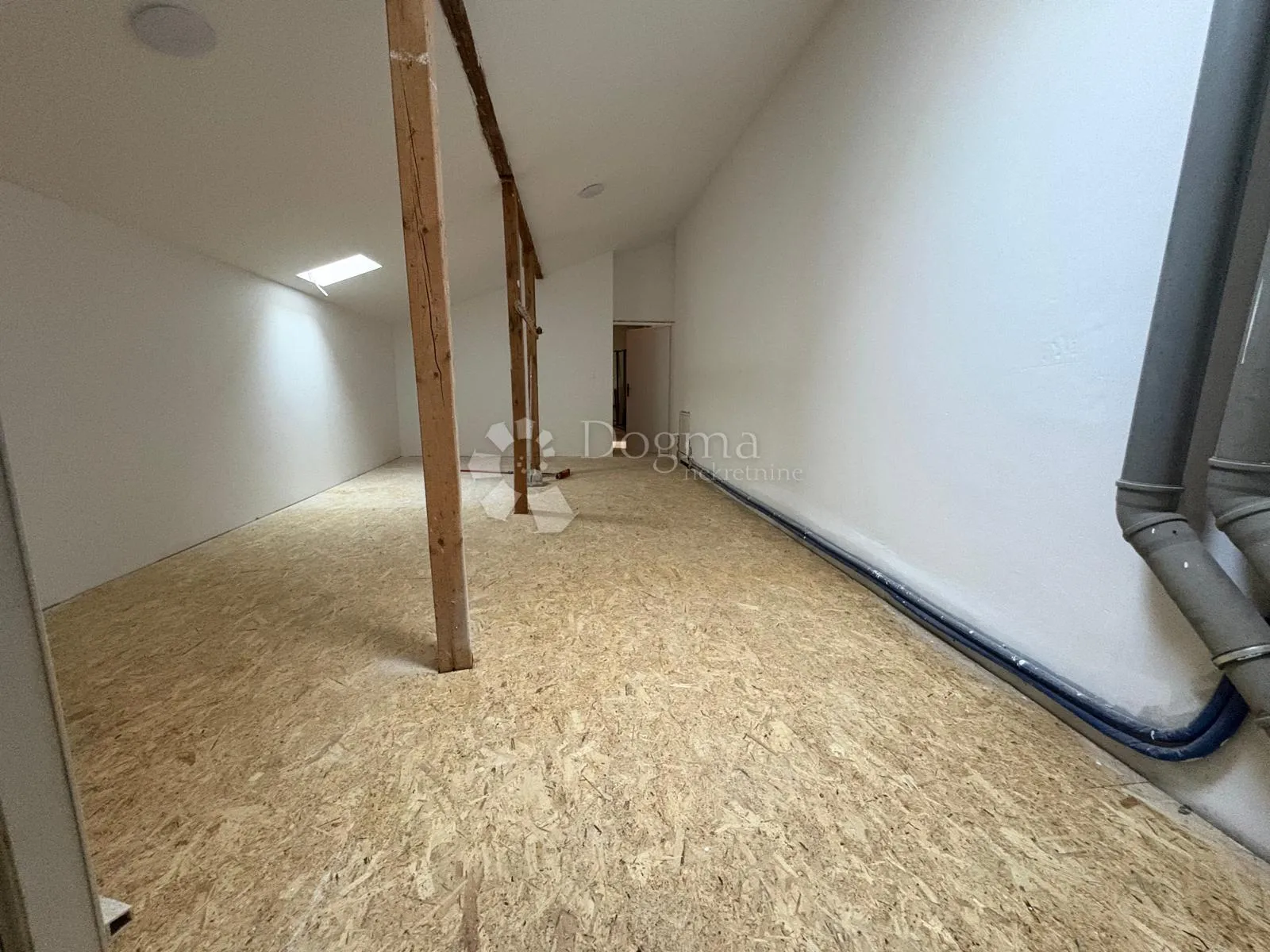 prostrana katnica u retfali – 291 m² s dvorištem - slika 8