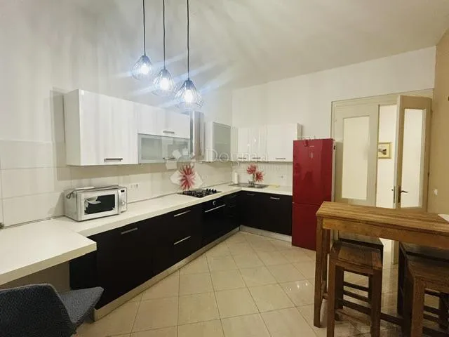 komforan 2s+db stan u centru rijeke za najam - slika 2