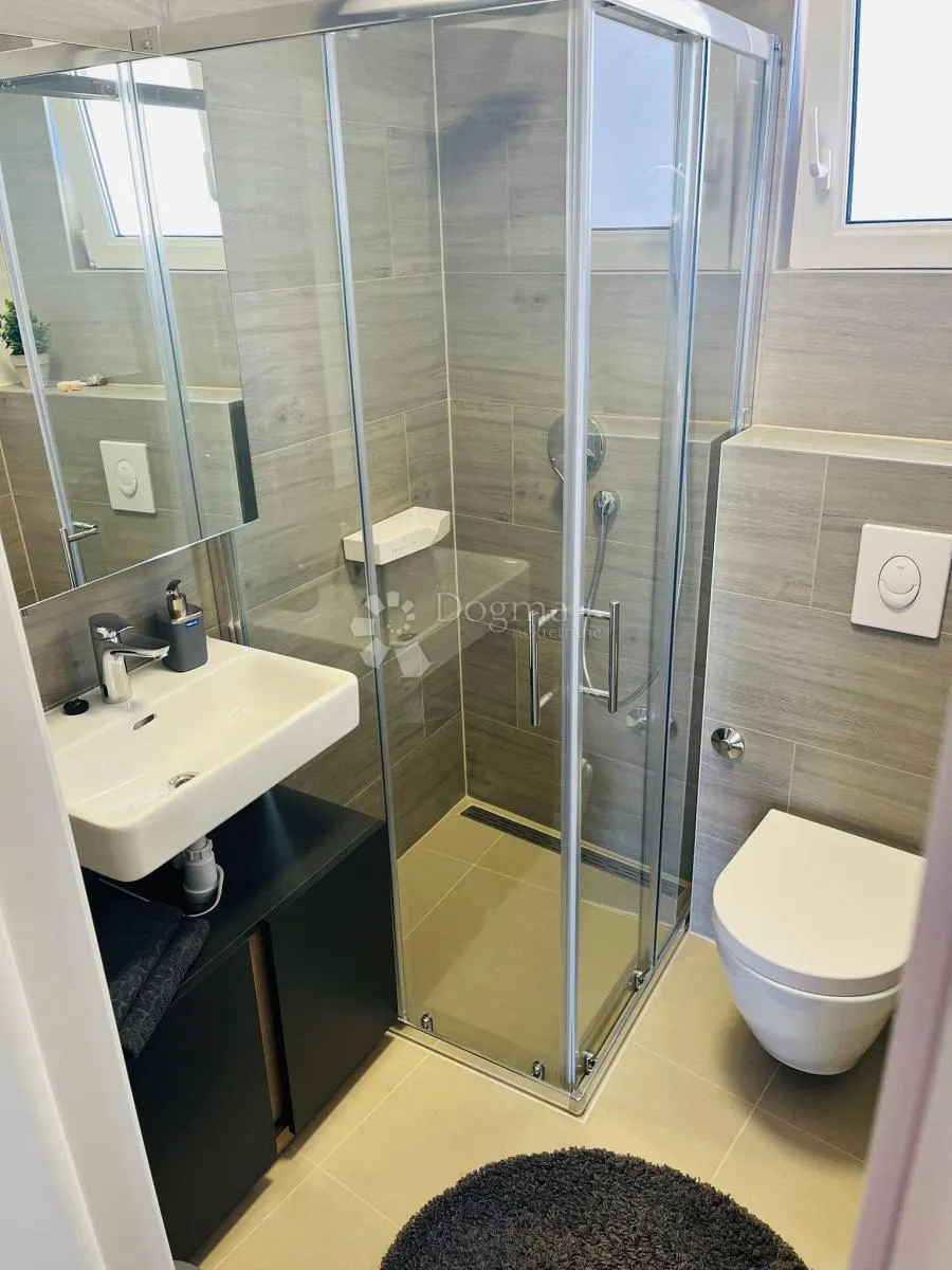 rogoznica- prilika! kuća s 5 apartmana 150m od plaže - slika 19