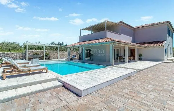 villa s bazenom! jedinstvena na tržištu, provjerite zašto - slika 2
