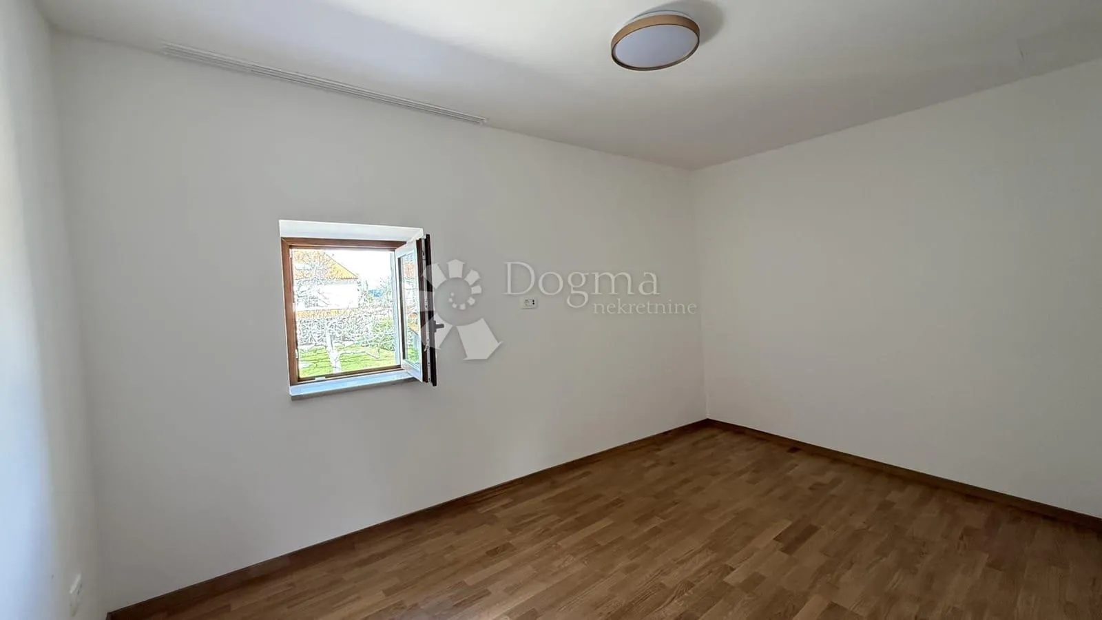 prekrasna renovirana kamena kuća - slika 12