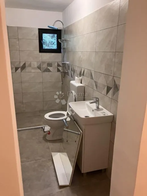 odlična apartmanska kuća na bjelolasici, jasenak - slika 9