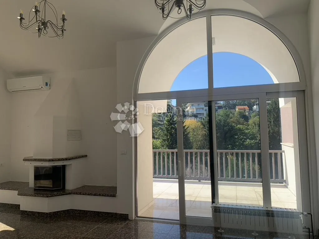villa s bazenom na pantovčaku - slika 10