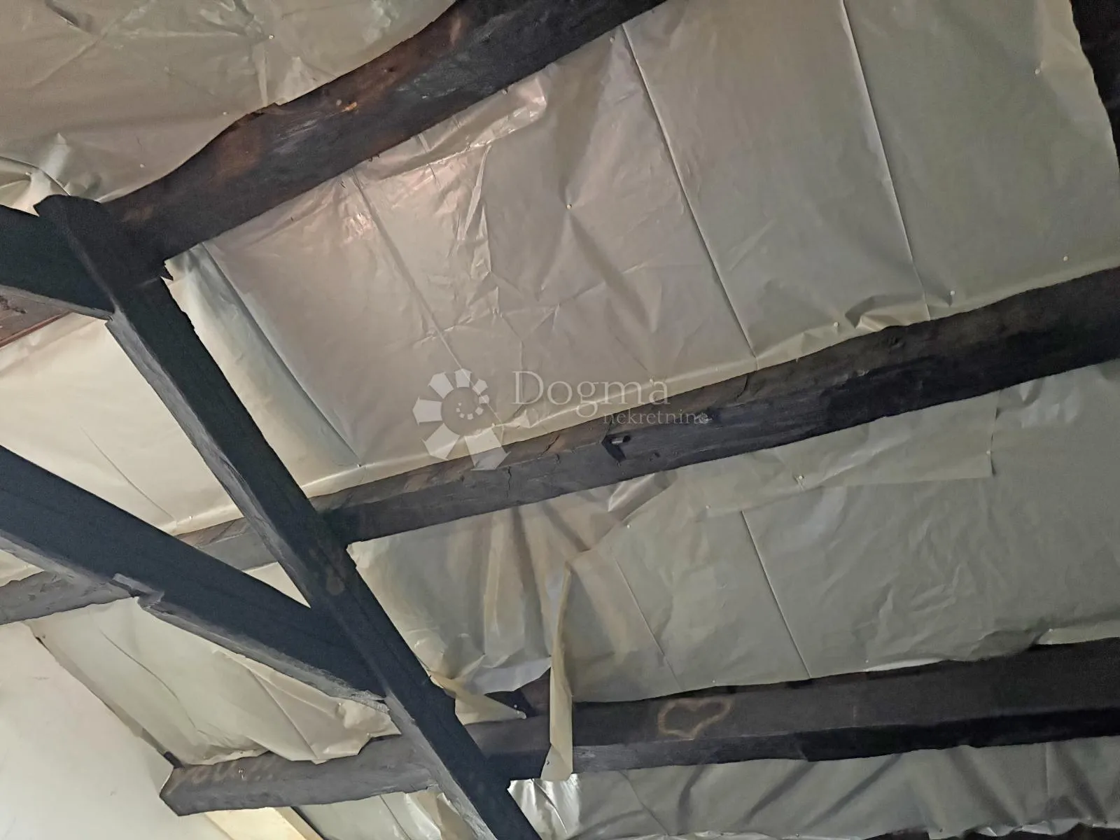 kaštelir-kuća u nizu za renovaciju - slika 7