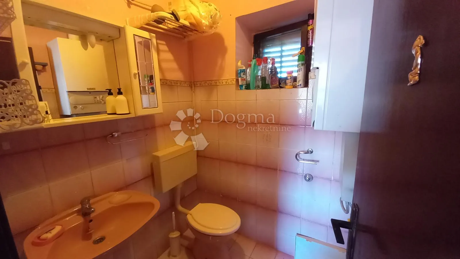 prostrana kuća s dva apartmana u mirnom okruženju blizu brtonigle - slika 8