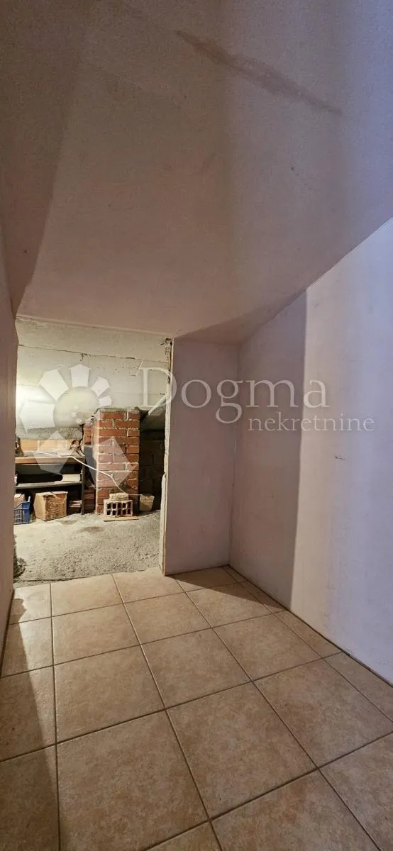komforna mala kuća od 110m² - slika 24