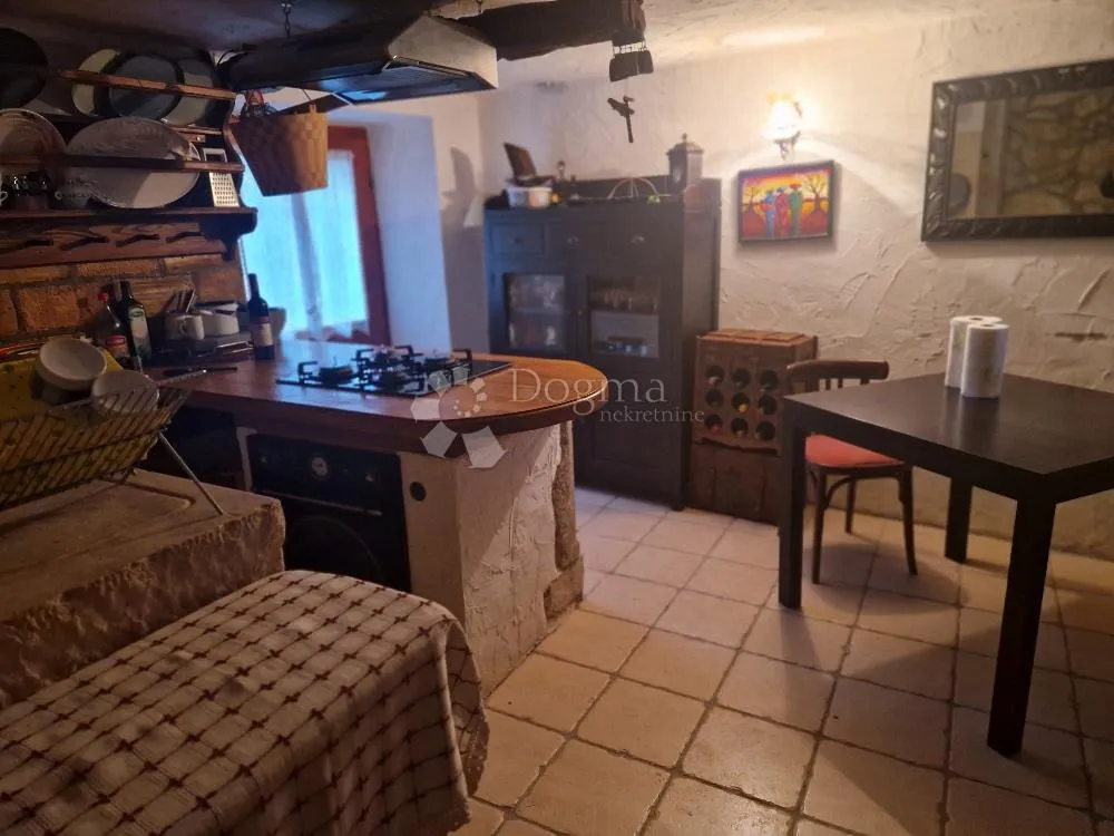 kamena ljepotica sa pogledom na more - slika 2