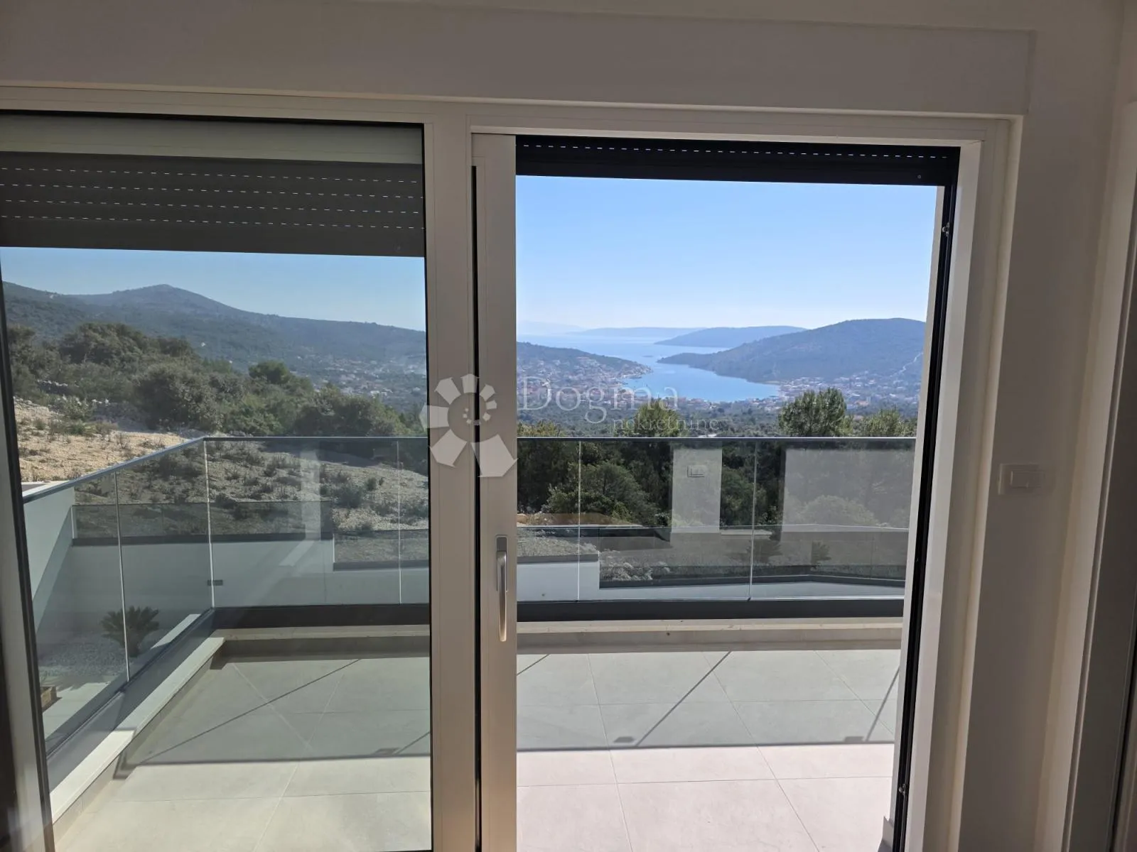 vinišće- top prilika!!! moderna villa s pogledom na more - slika 4