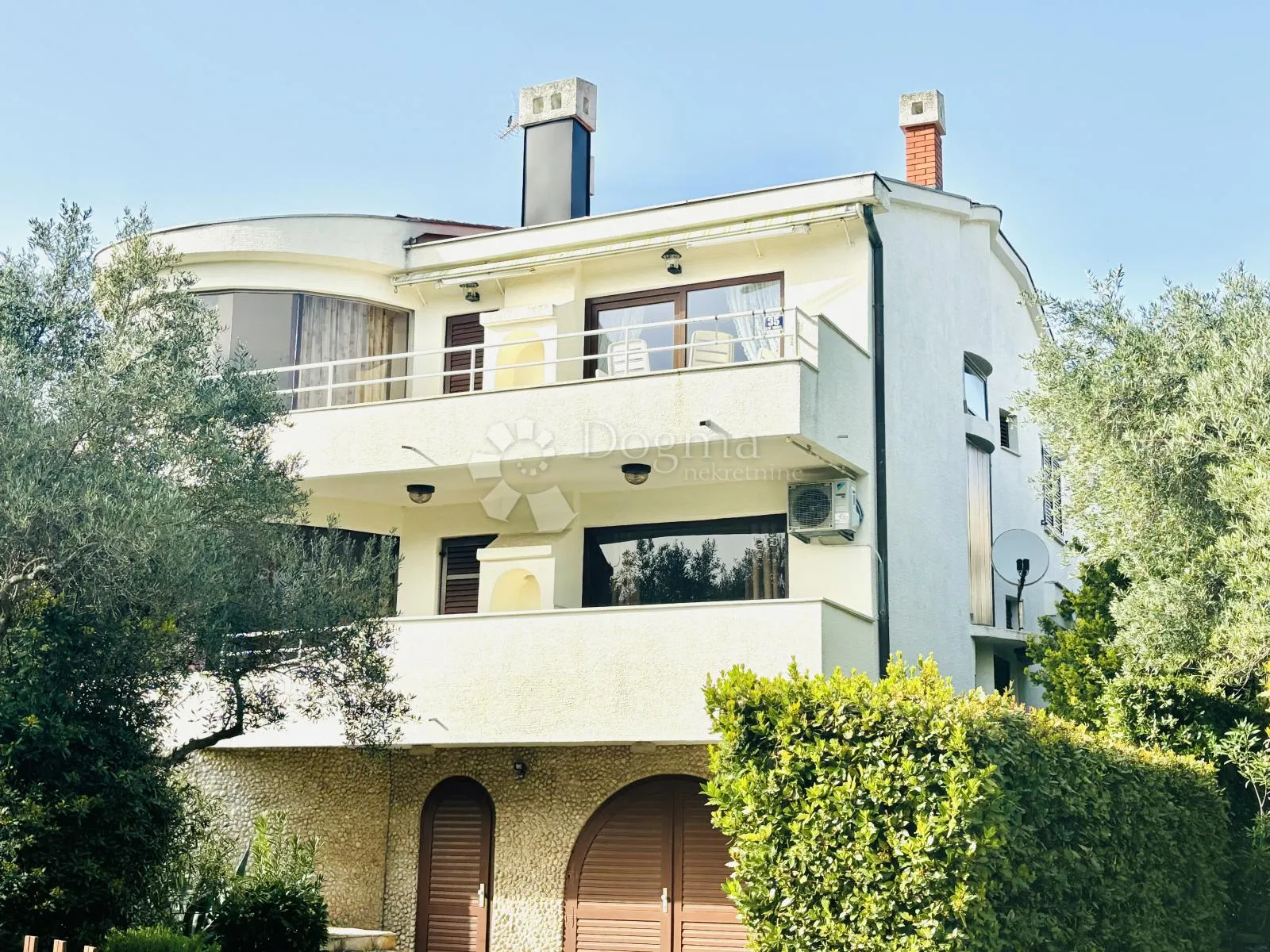 villa u prvom redu do mora i nadomak centra - vrhunska investicija - slika 3