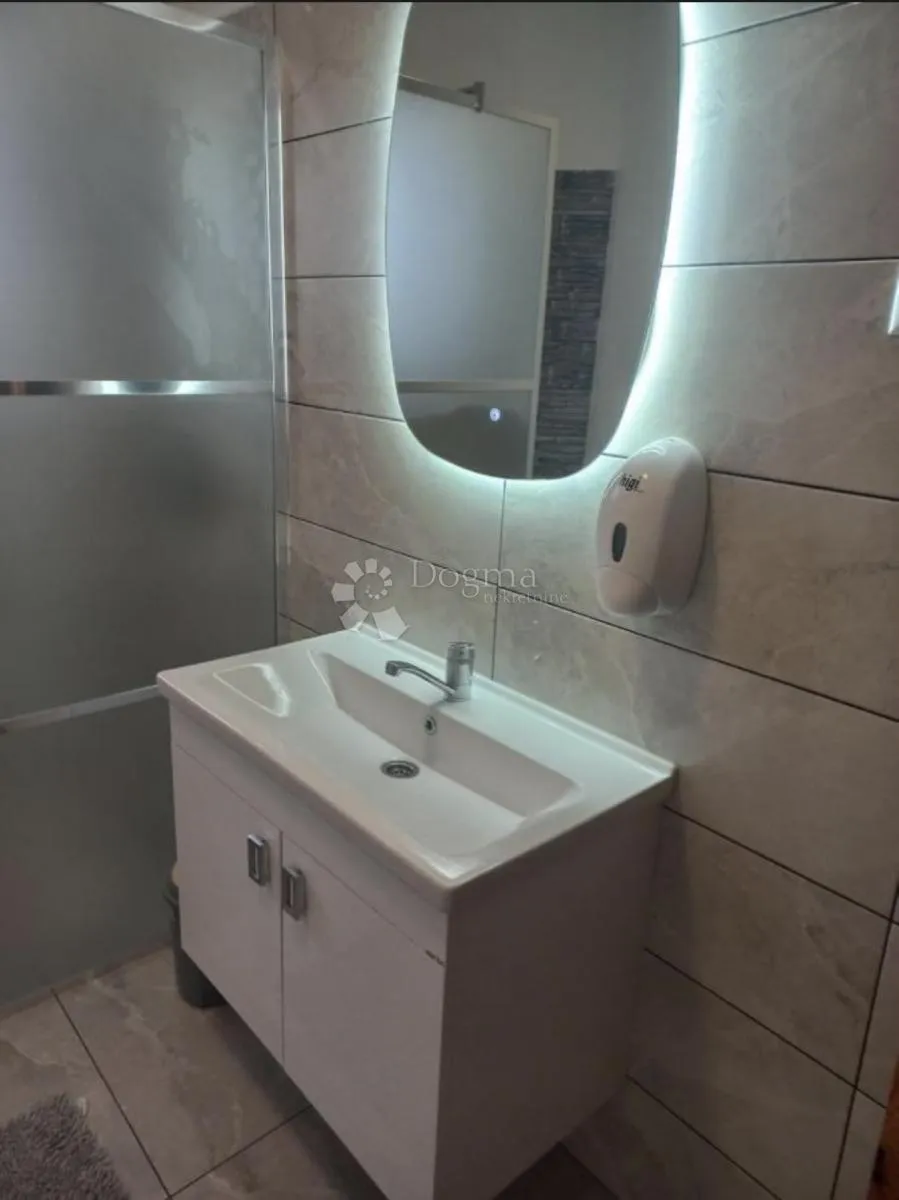imanje kuće pomoćni objekti i zemlja 10000 m2 - slika 55