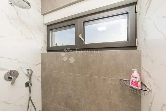 zaton moderna vila - novogradnja sa pogledom na more - slika 40