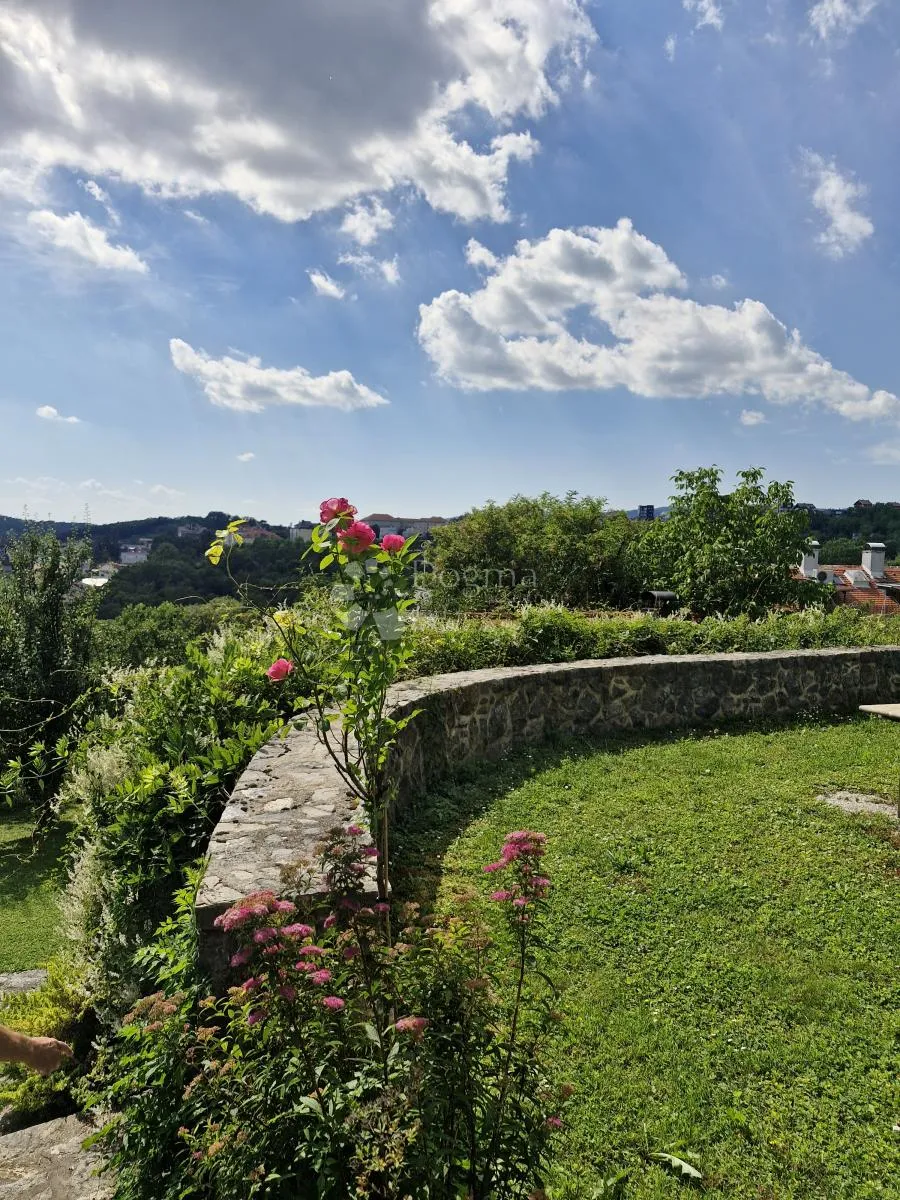 vila na vrhovcu, 2 parkinga, vrt - slika 22