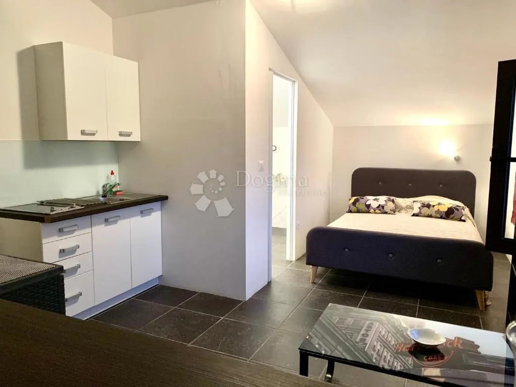 funtana!prilika!uhodana apartmanska kuća na parceli sa velikim potencijalom! - slika 52
