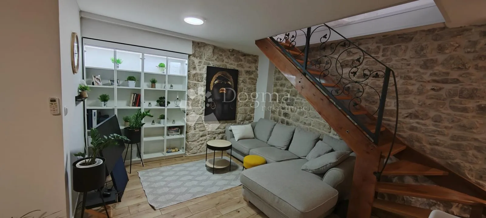 renovirana kamena kuća u centru kaštel starog - slika 3