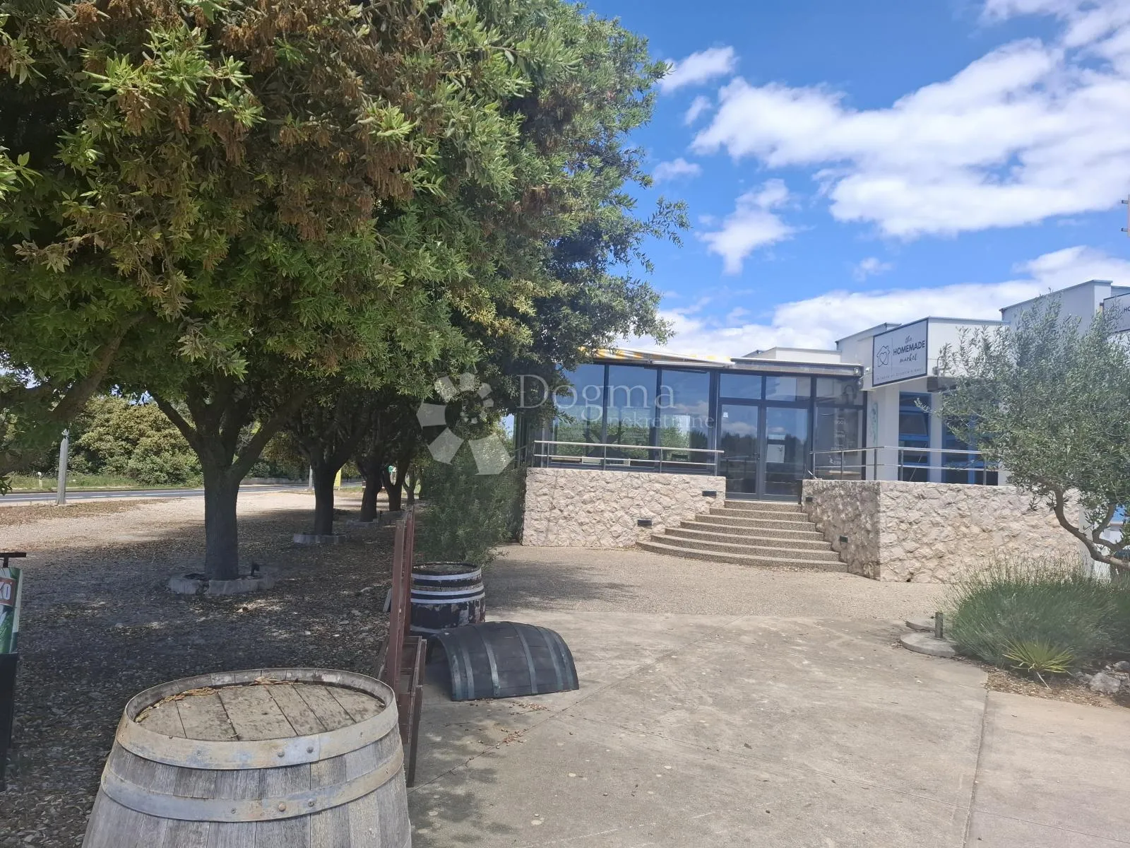 Poslovni prostor s uhodanim restoranom na frekventnoj lokaciji - Zaton - Zaton, Nin