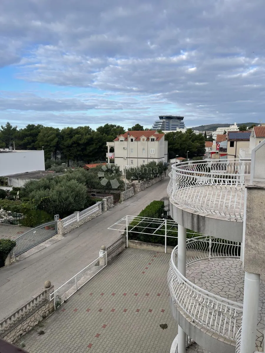 prekrasna kuća vodice - slika 3