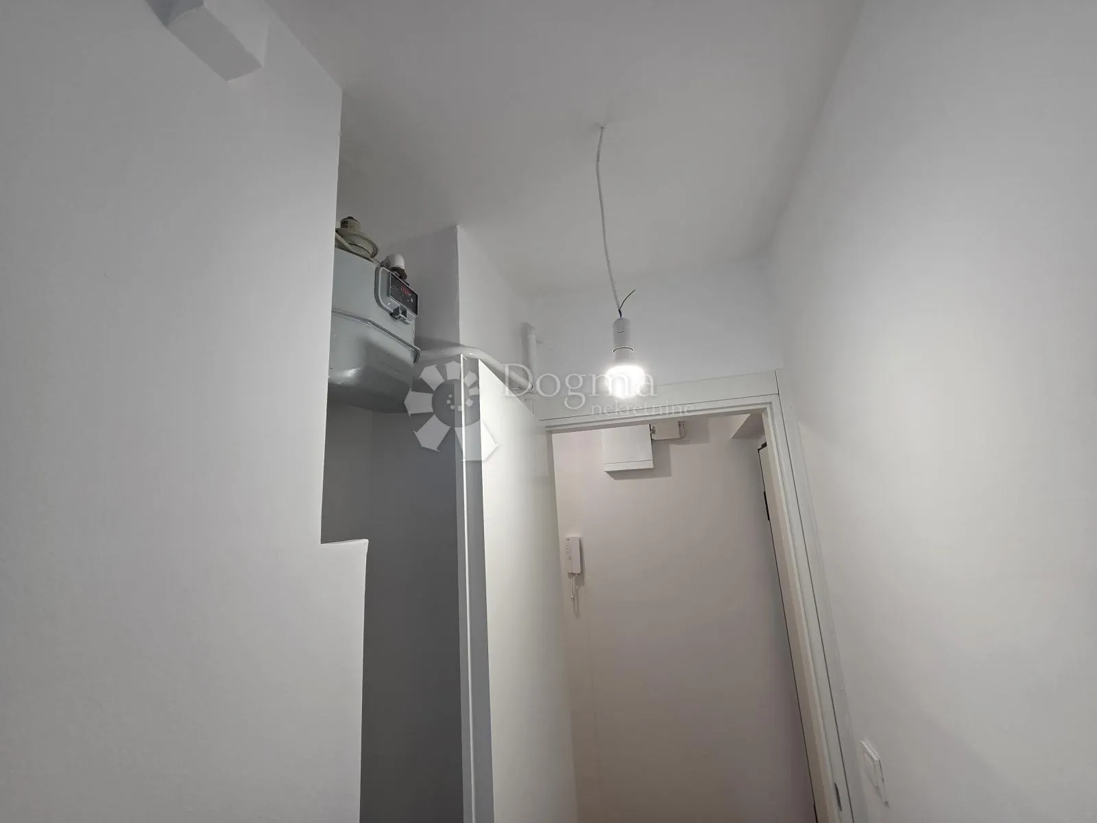 trnsko novi zagreb kompletno renovirani trosoban stan 50m2 - slika 19