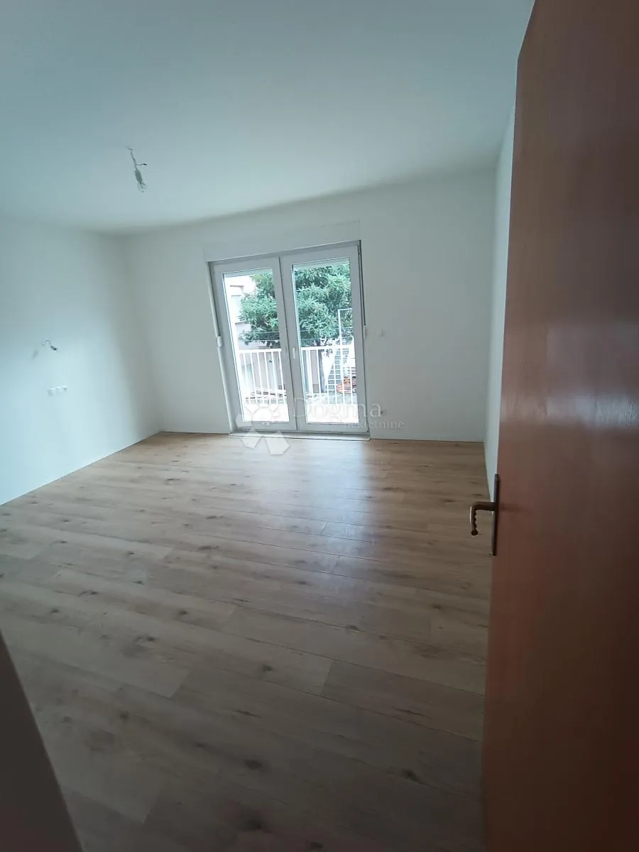 hitno! renoviran trosoban stan, split, visoka - slika 10