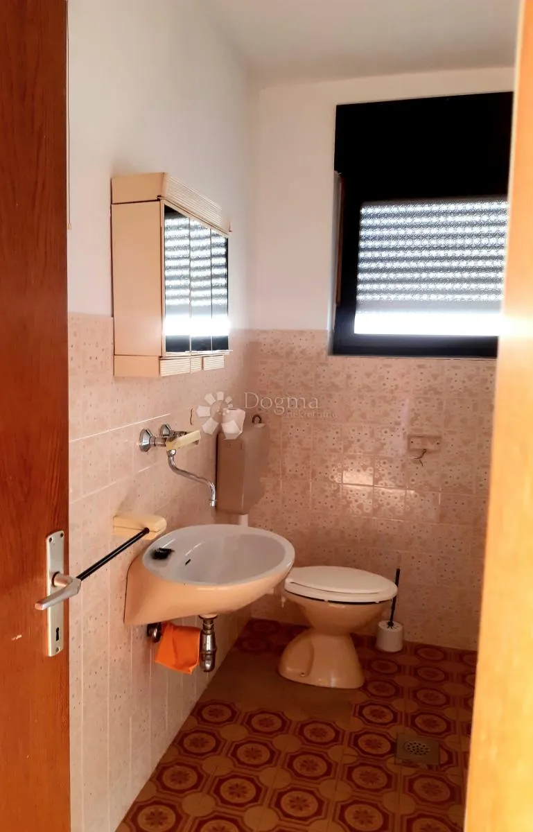 etaža sa garažama u centru srdoča za najam - slika 11