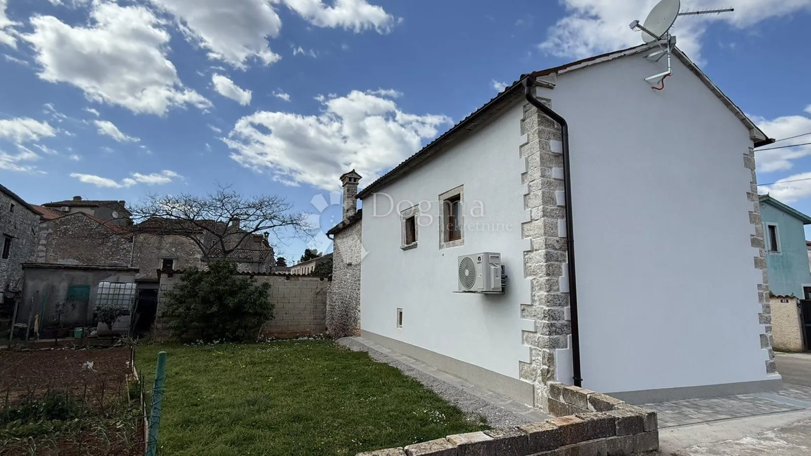 prekrasna renovirana kamena kuća - slika 21