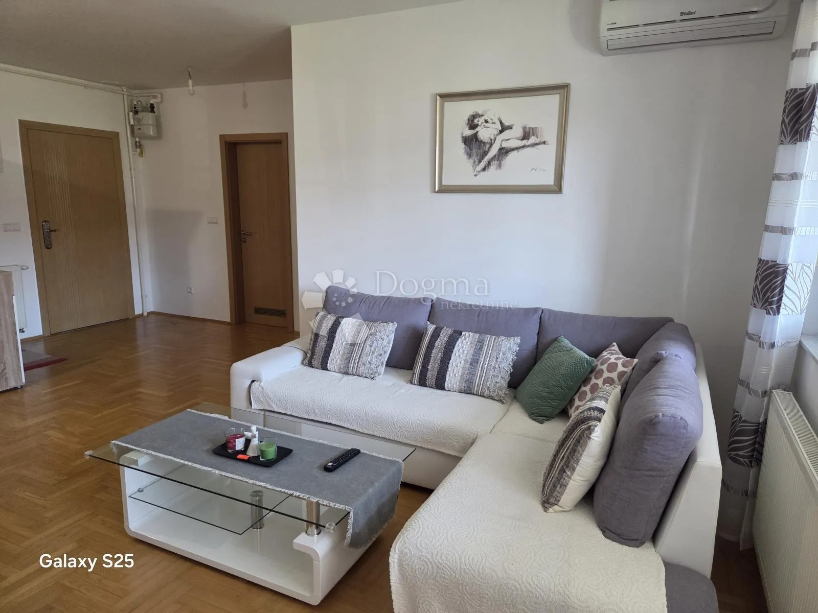 dugo selo dvosoban stan 51 m2 sa garažnim parkirnim mjestom i ostavom - slika 2