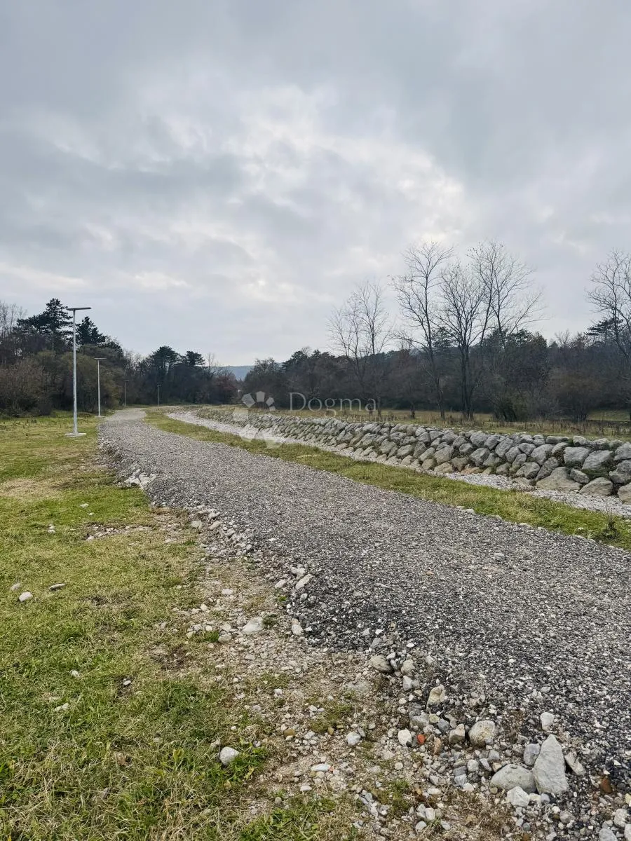poljoprivredno zemljište dražice 705m2,odlična lokacija, ravan teren - slika 5
