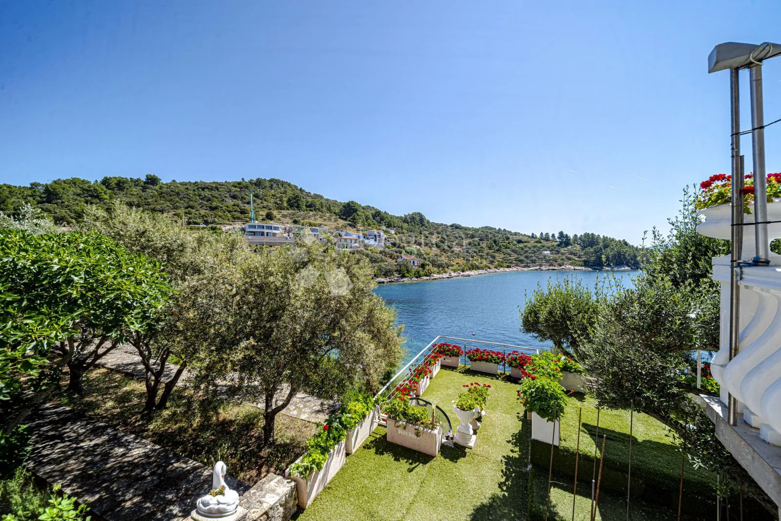 prvi red do mora: samoodrživa apartmanska vila s uhodanim poslovanjem – vela luka, korčula - slika 54