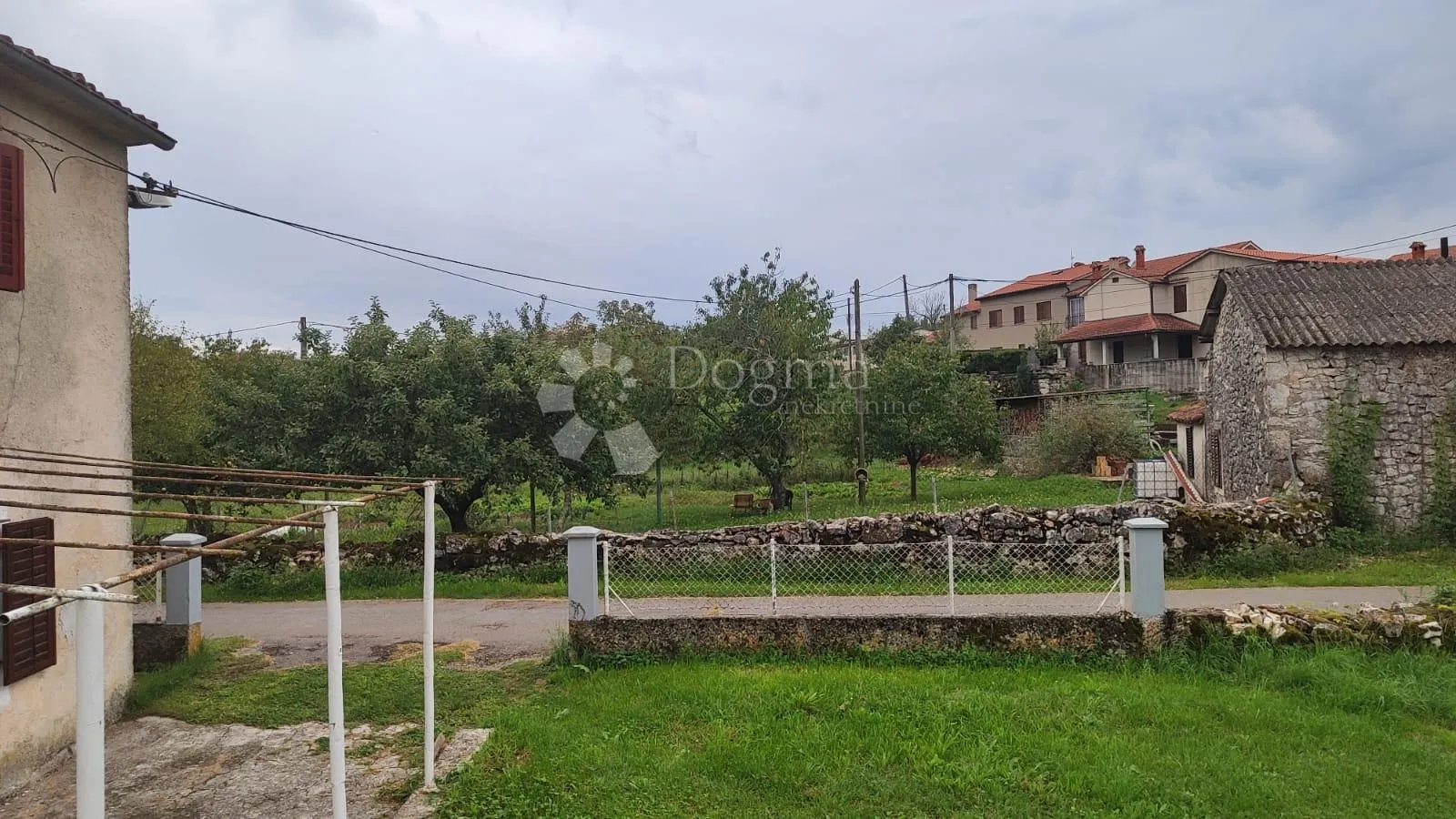 općina kršan - kuća sa velikom građevinskopm okućnicom - slika 11