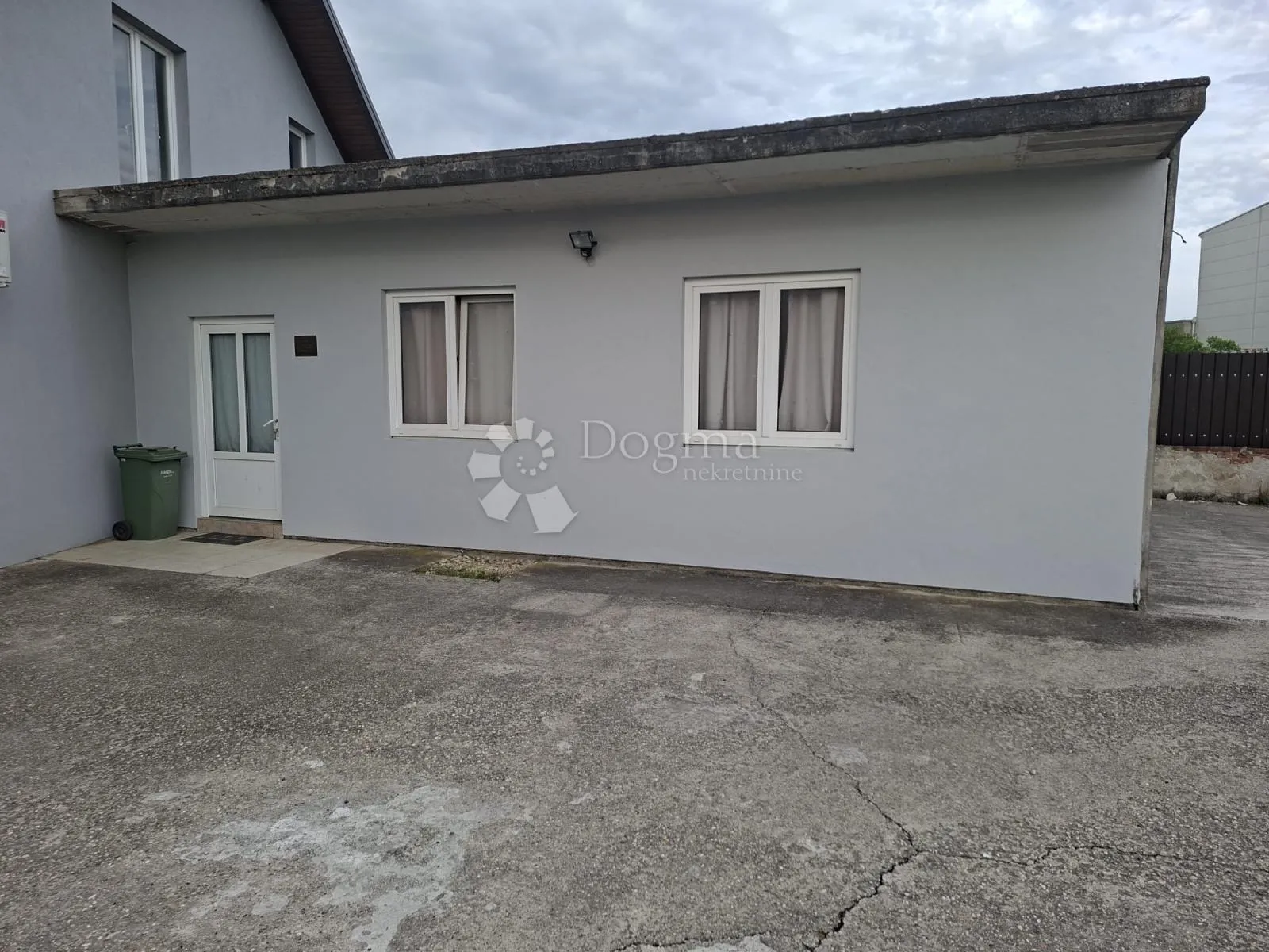 kuća s dva stana + mogućnost trećeg stana – ivanić-grad - slika 21