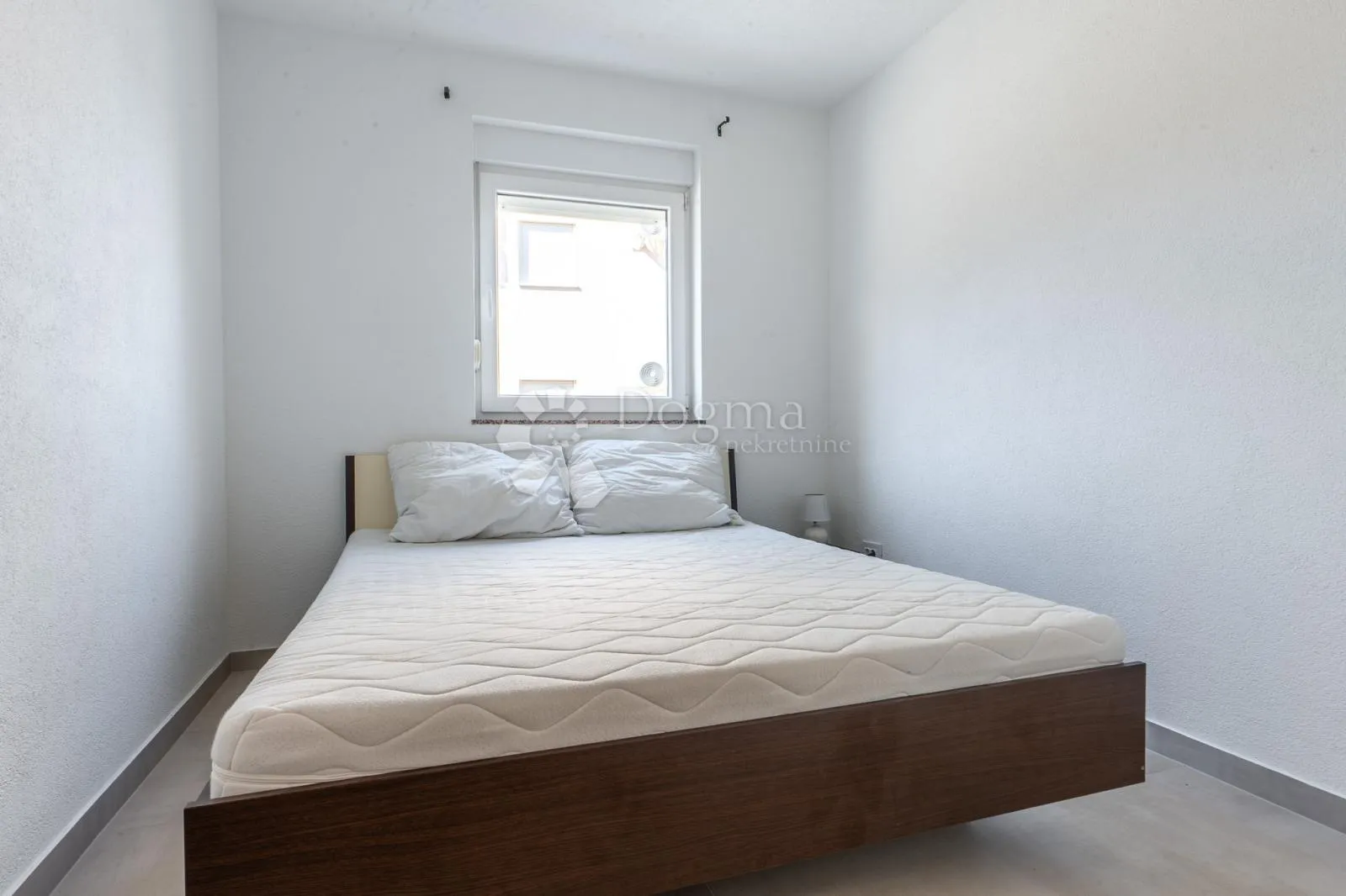 klimno, apartman na samo 250m od mora s okućnicom - slika 11