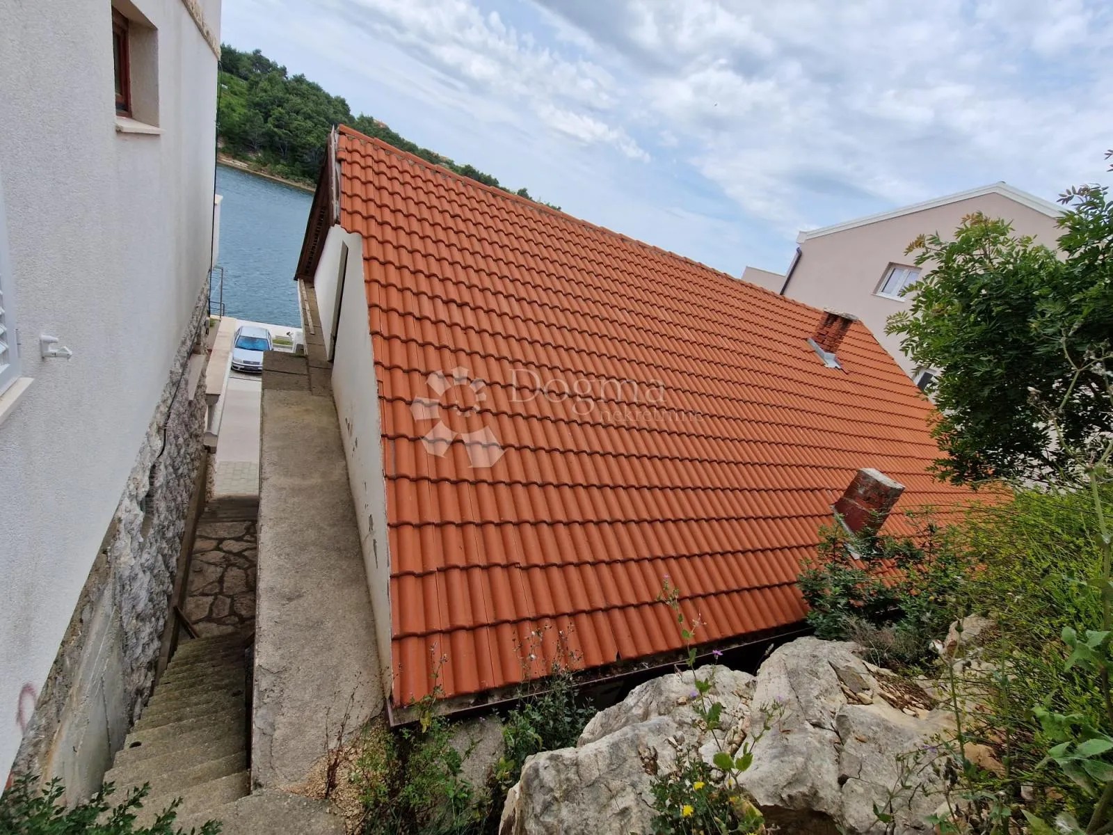 kuća sa poslovnim prostorom- prvi red uz more - slika 10
