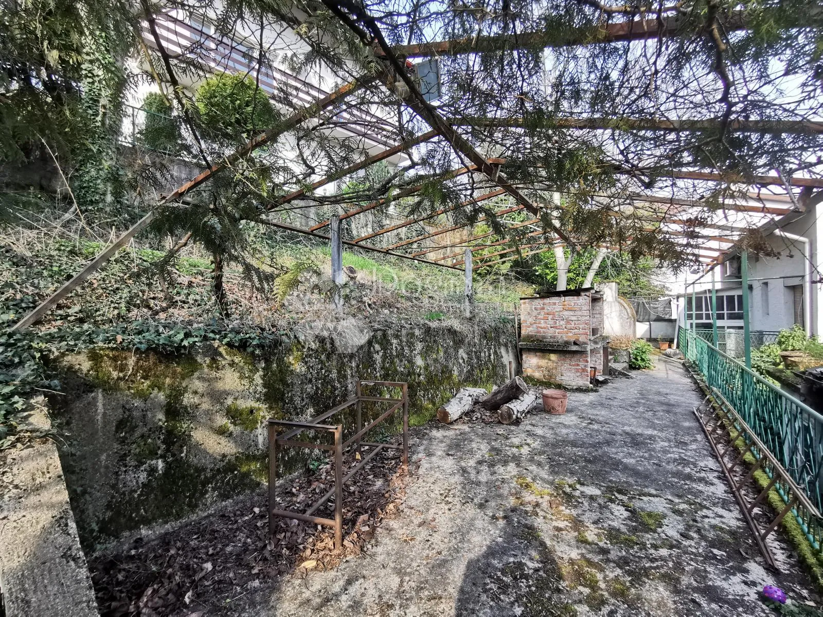 Izvrsna investicijska prilika – kuća za adaptaciju u Šestinama, 375 m² - Zagreb