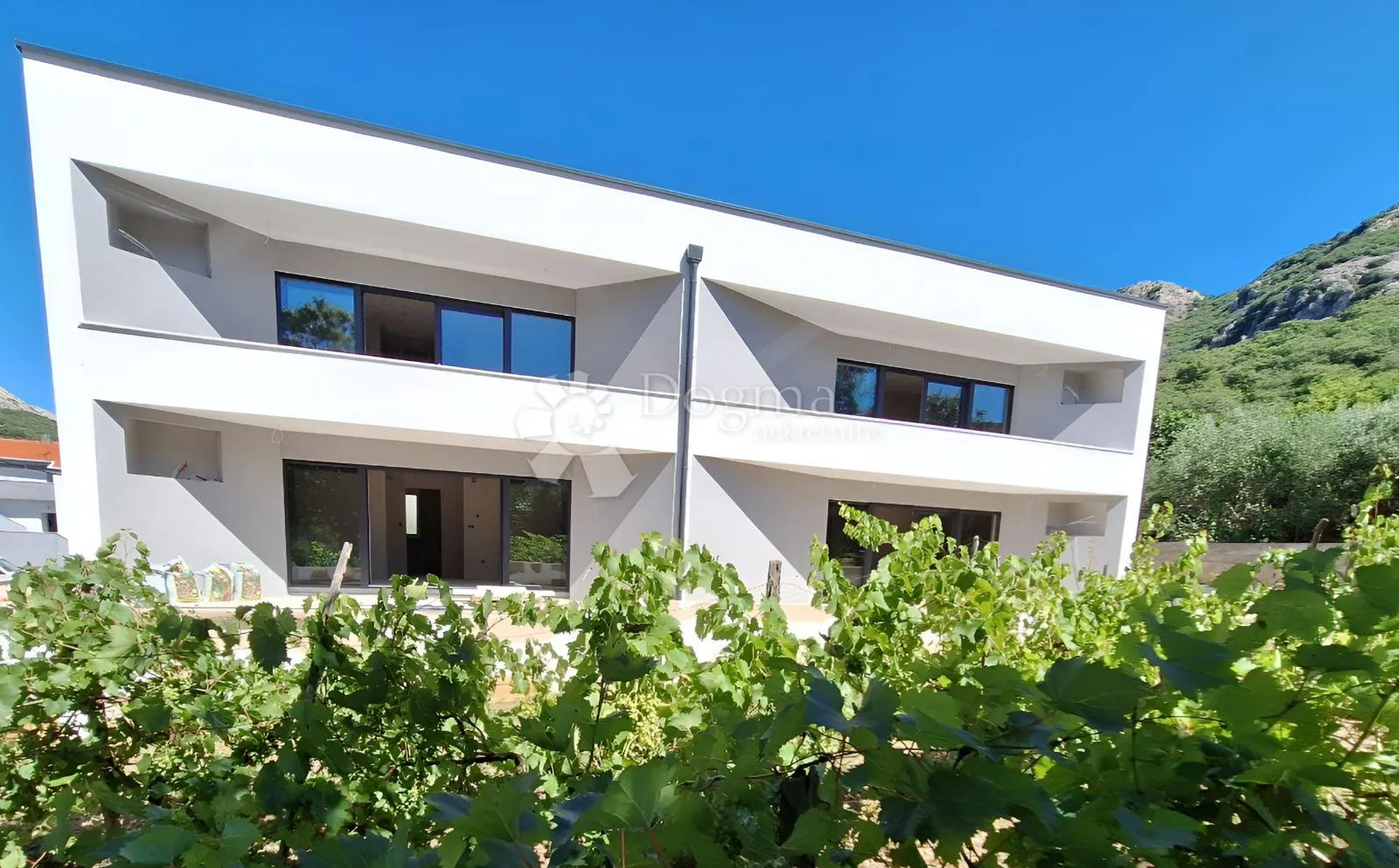 novogradnja sa 4 apartmana - slika 1