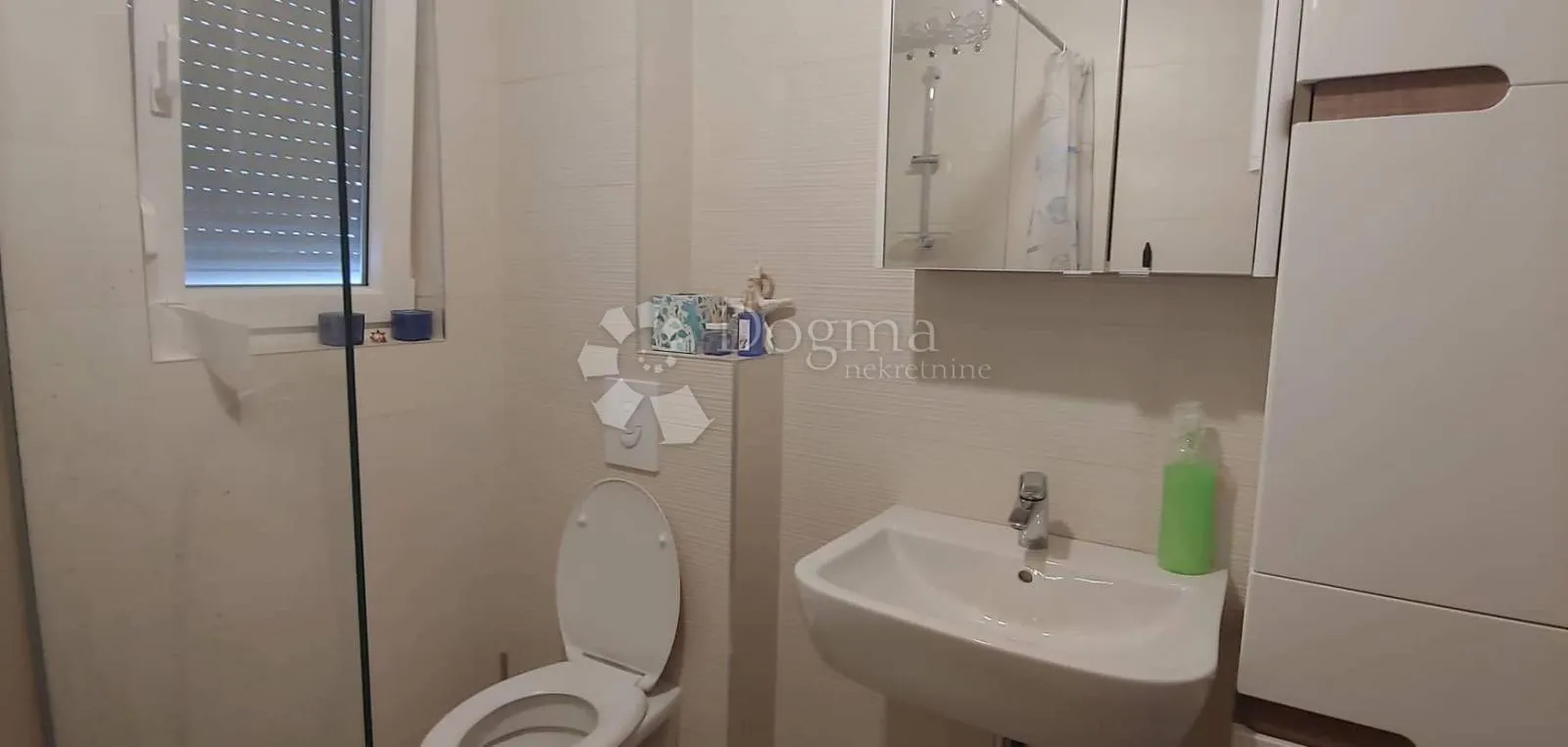 lijepi apartman sa terasom u novogradnji u barbatu - slika 10