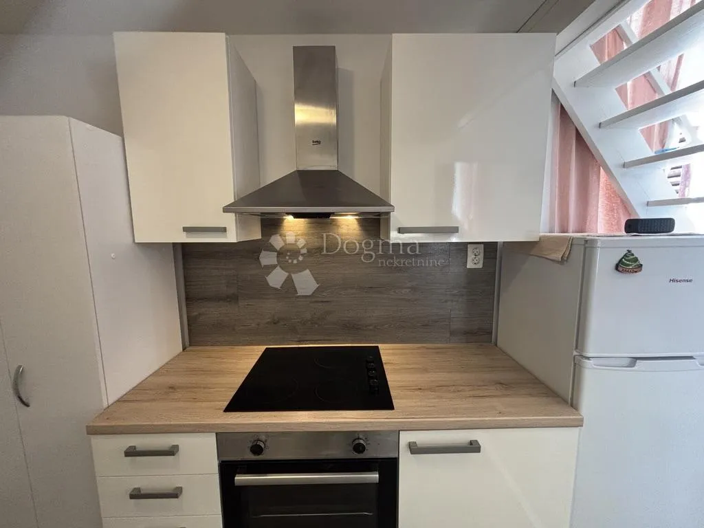 stan 28m² s galerijom - lovran - slika 6