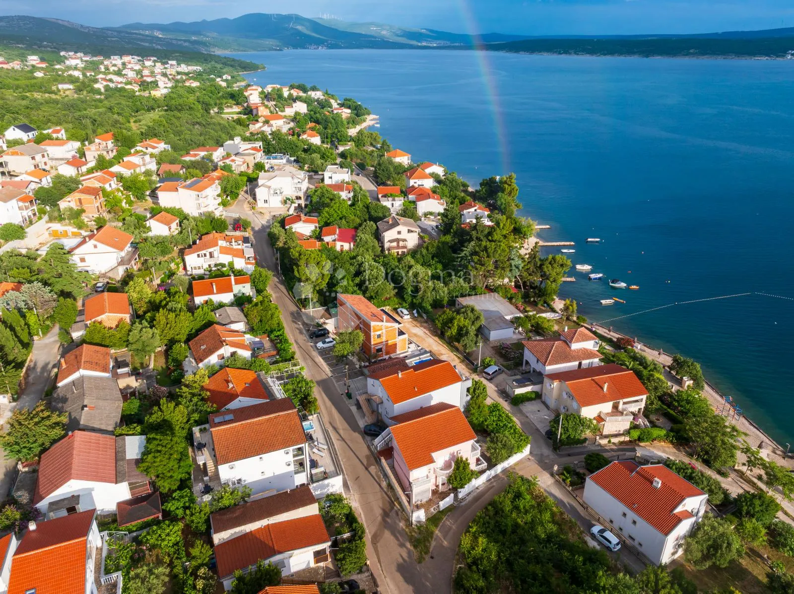 stan s pogledom na more,70 m od plaže - slika 45