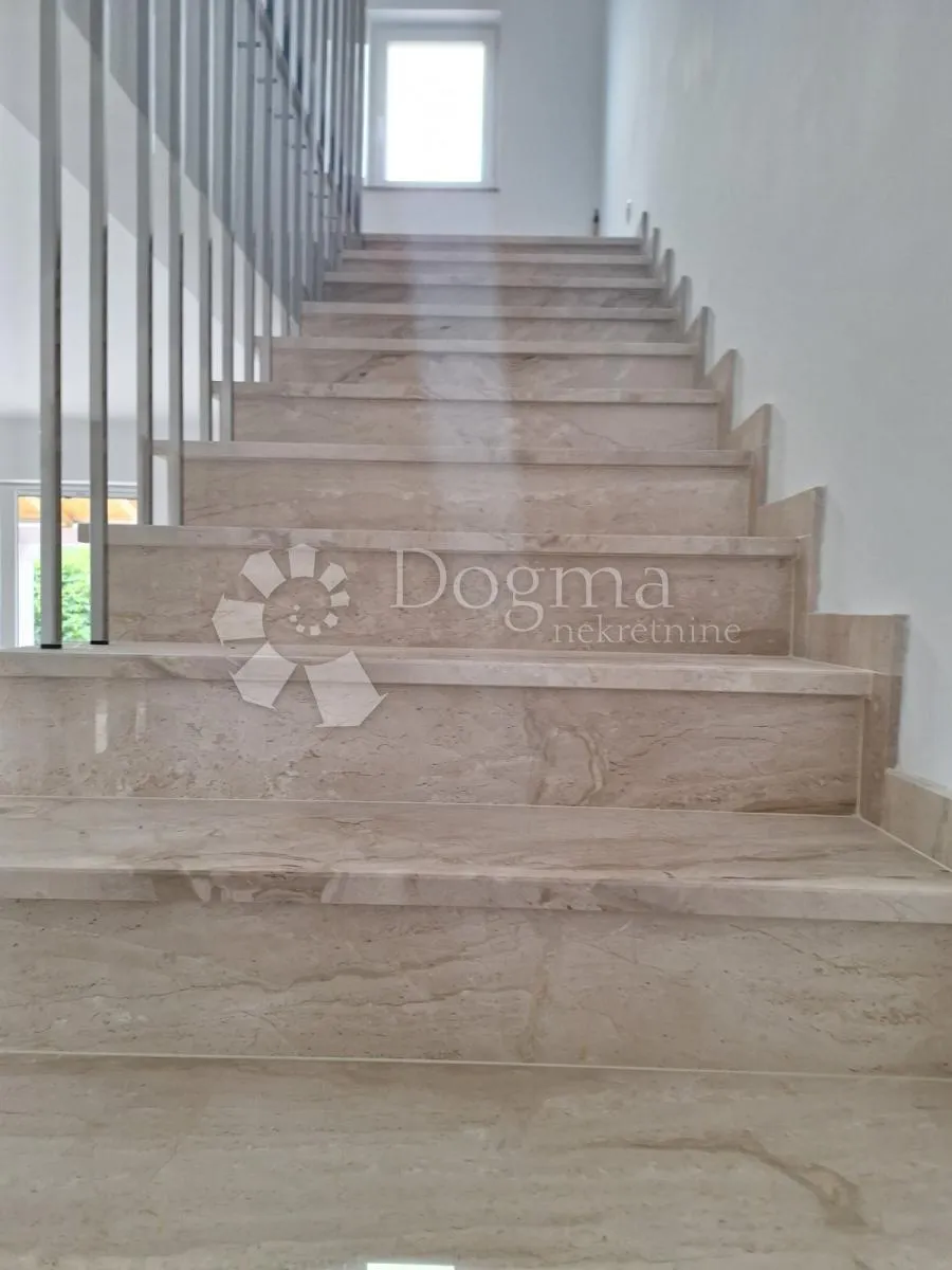 prilika! novogradnja sa 2 apartmana i bazenom - slika 14
