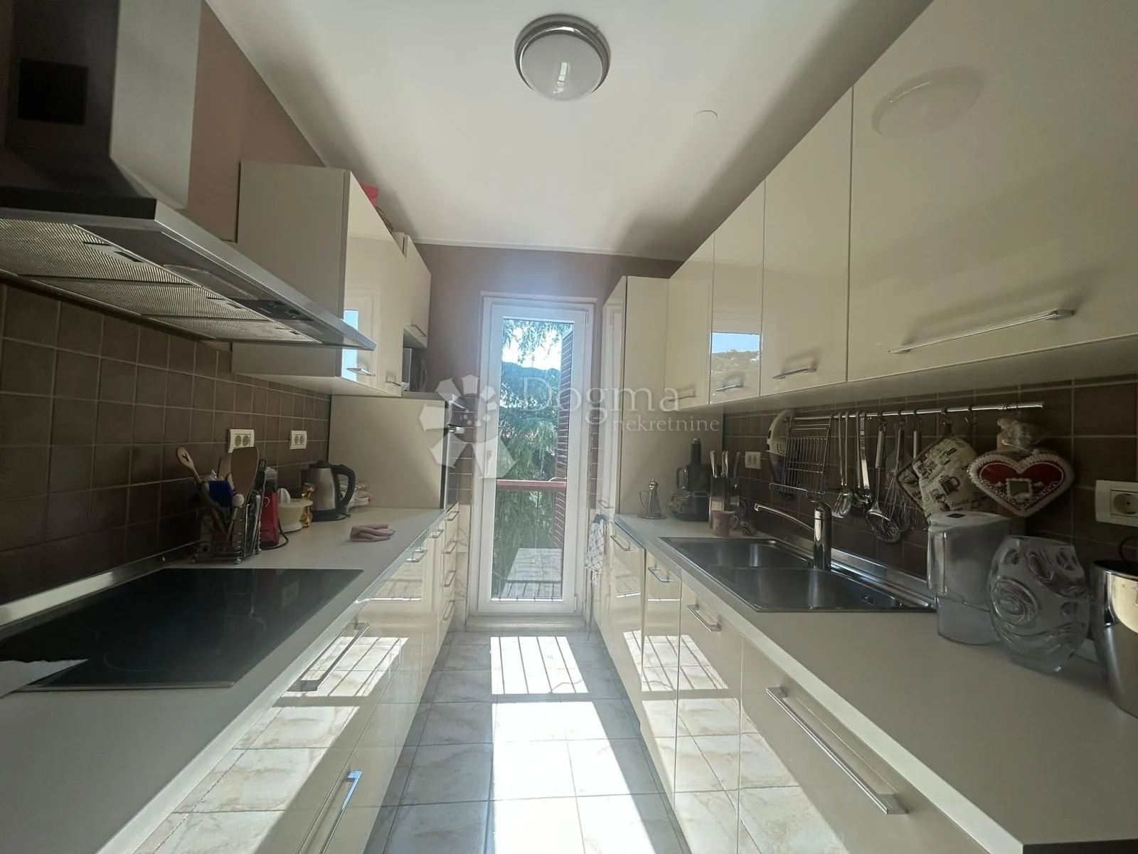 dvoetažni stan u fažani, 400 m od mora – 65 m² + galerija 28 m² - slika 2
