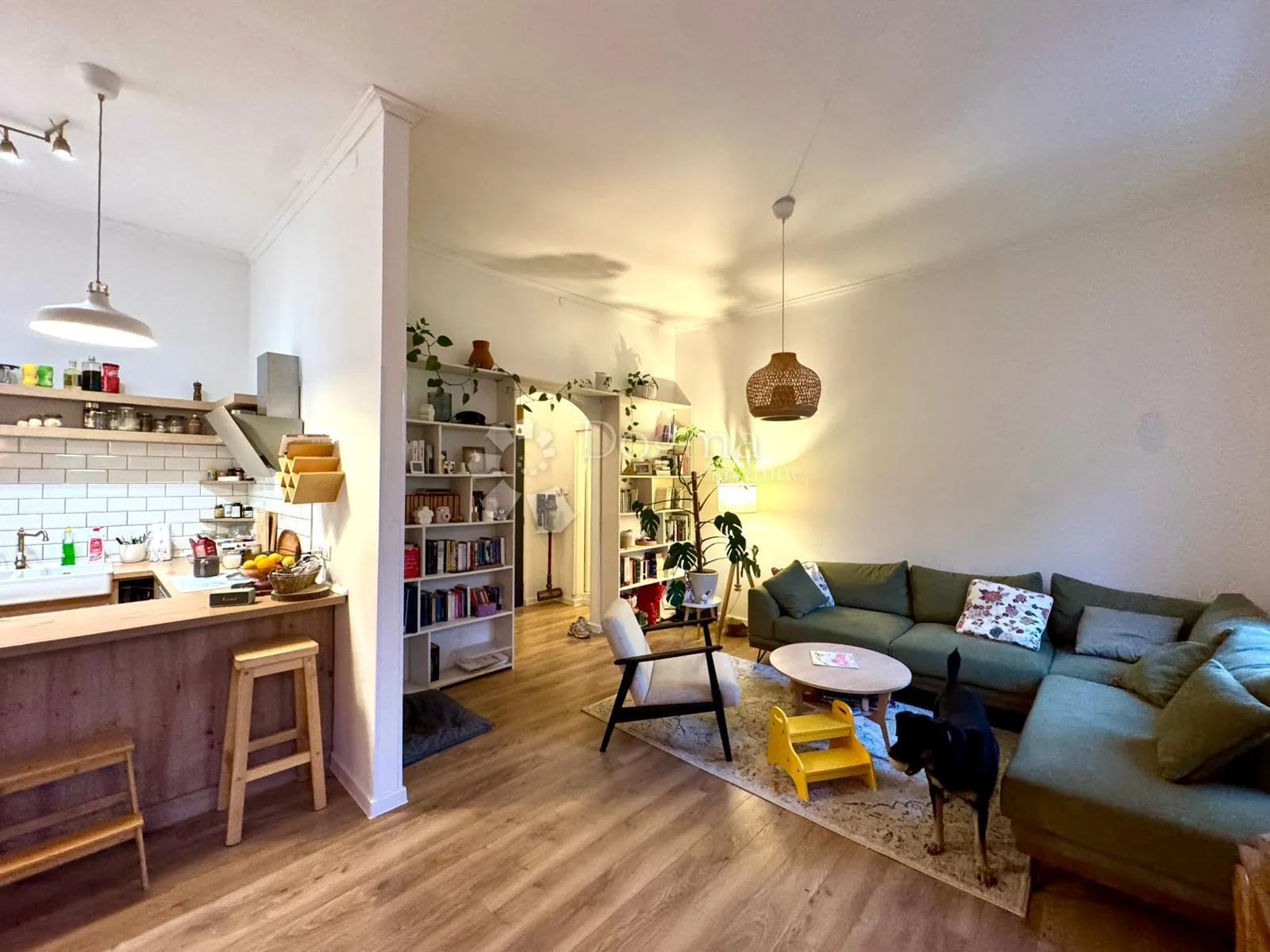 renovirani austrougraski stan, top lokacija - 81,14m2 - slika 2