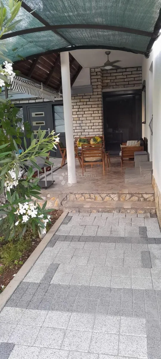 prekrasna prizemnica u vodicama 50m od mora - slika 6