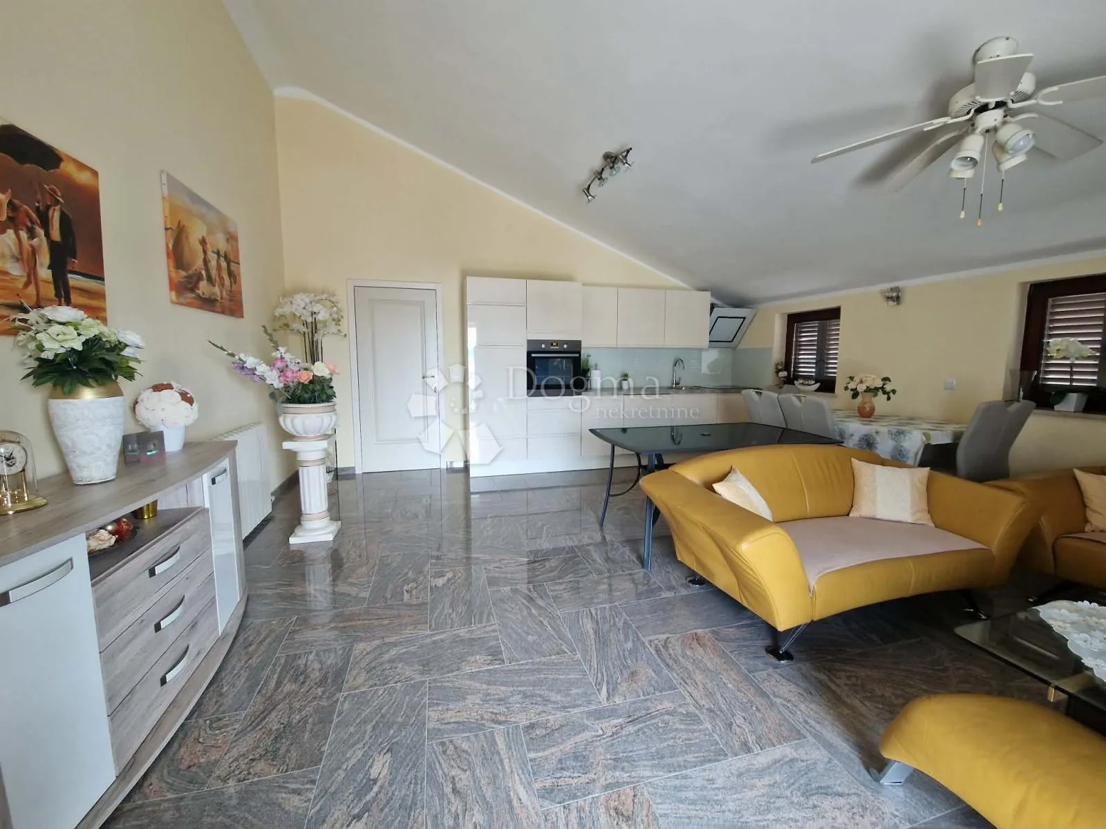 kuća s 4 apartmana - drugi red od mora - slika 70