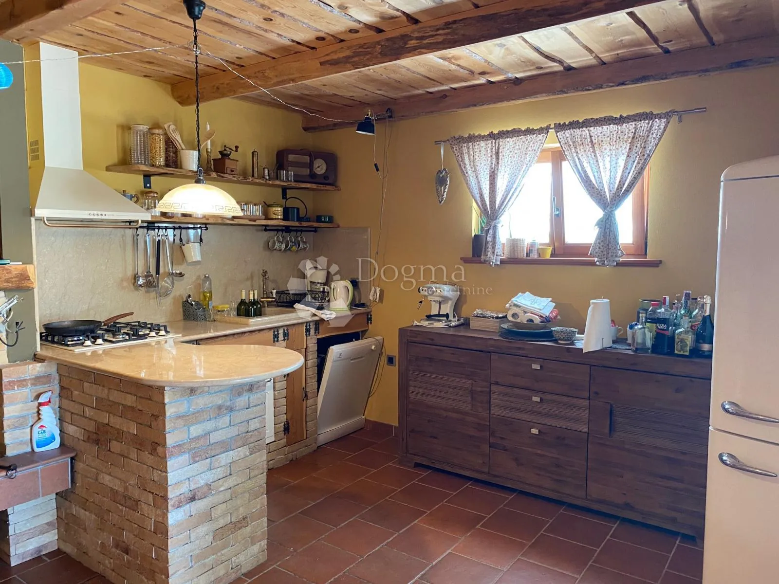 brodarica- mediteranska villa s bazenom i pogledom - slika 8