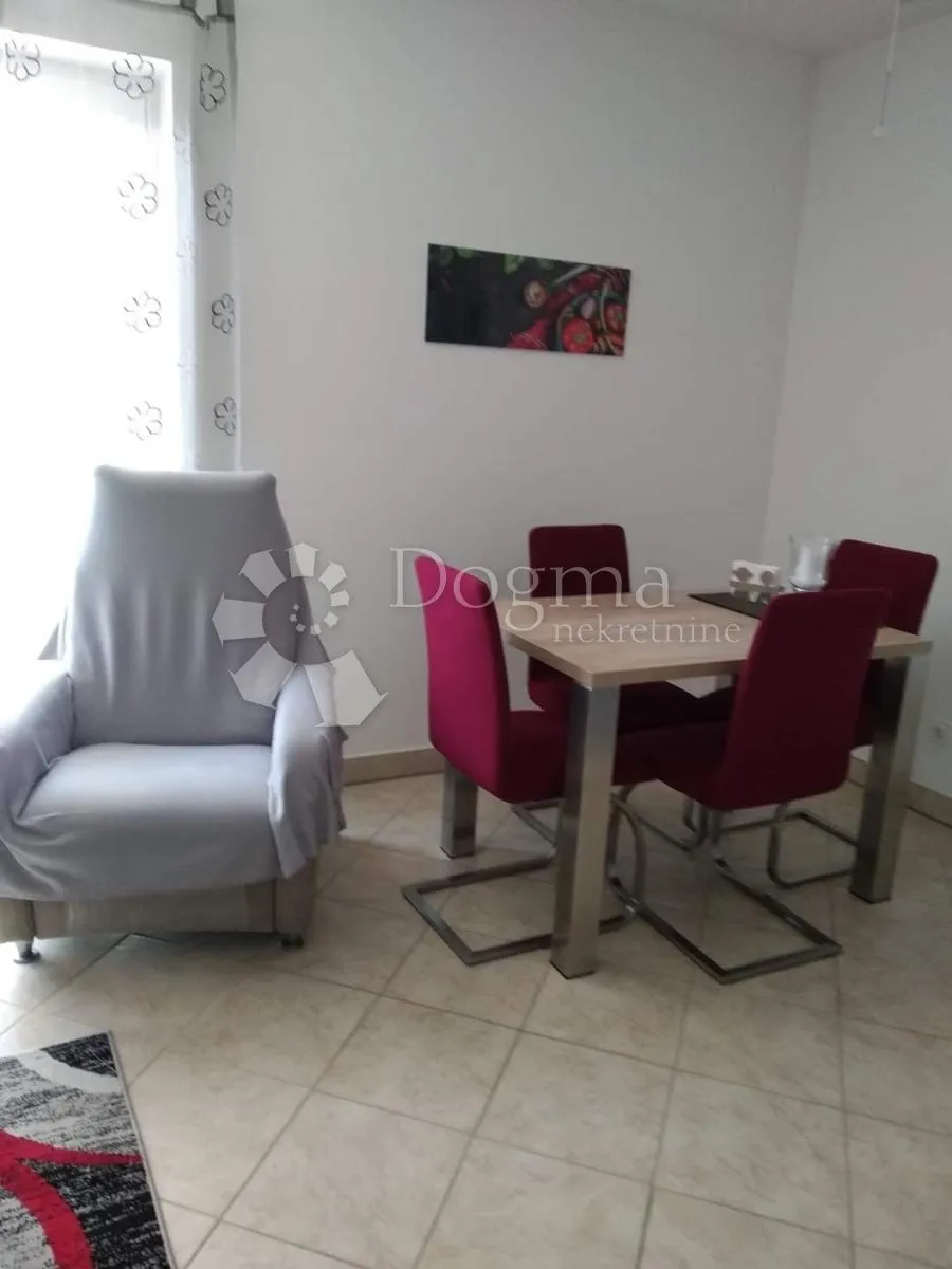 samo kod nas!! lijepo uređeni apartman sa terasom u barbatu - slika 5