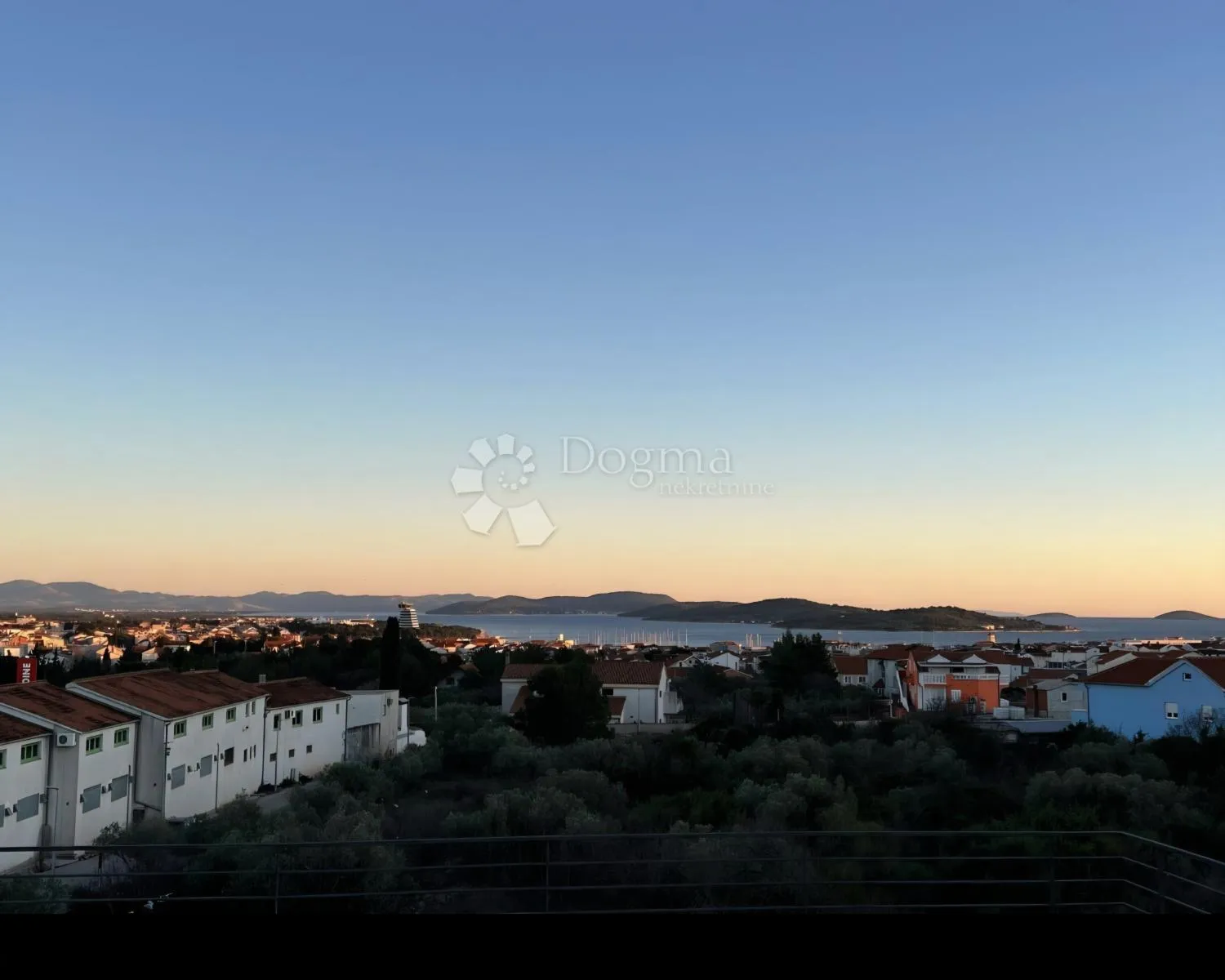 vodice, vila sa bazenom - slika 1
