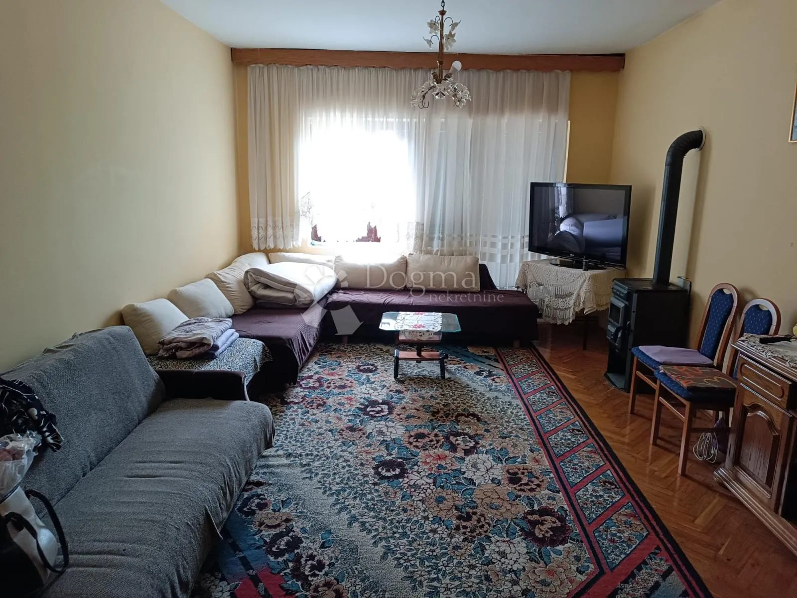 kuća sa radnike ili starački dom - slika 14