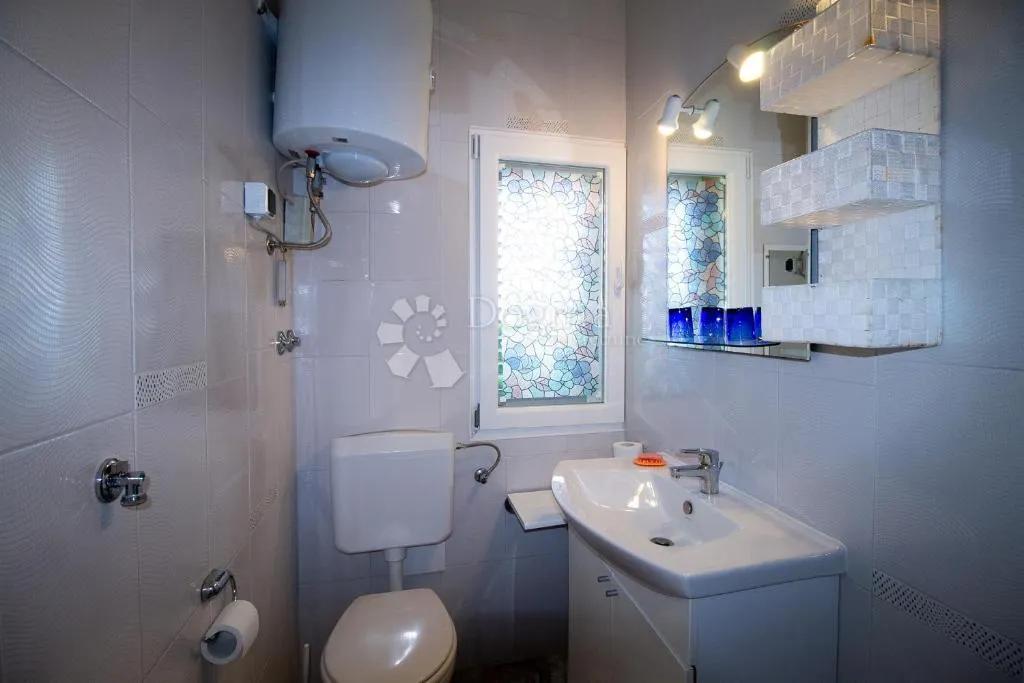 lovetovo -vodice, predivna kuća s 6 apartmana, prvi red do mora - slika 18