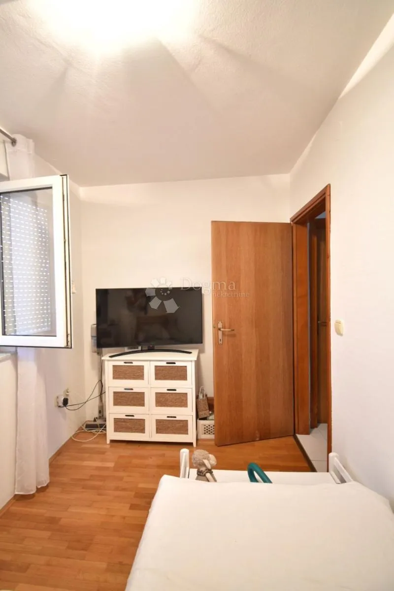 stan na odličnoj lokaciji – samo 250 m od mora! - slika 9