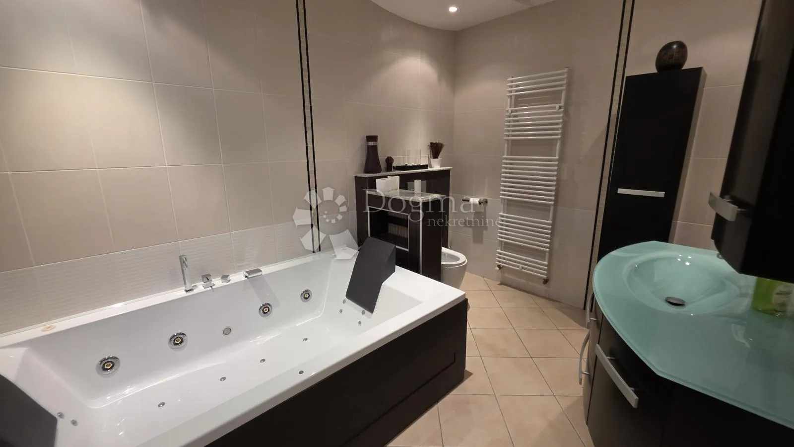 rijeka, hosti, panoramski pogled i 200 m² savršenog doma - slika 13